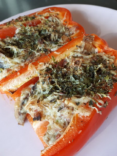 Una foto de Pimientos rojos rellenos de carbonara