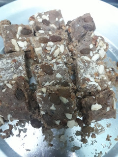 स्वादिष्ट आटे की बर्फी(Swadist aate ki barfi recipe in Hindi) रेसिपी मुख्य फोटो
