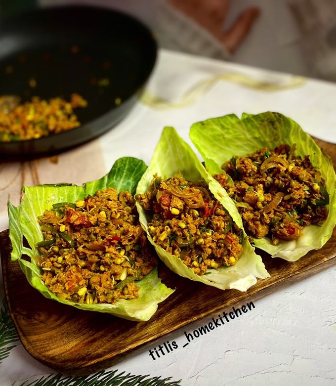 A picture of Soyachunk Moong Sprouts in Lettuce Cups.