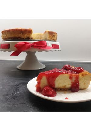 Cukormentes fehércsokis sajttorta, sörös meggyöntettel recept fotója