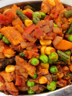 வெஜ் கடாய் கிரேவி(veg kadai grevy recipe in tamil) செய்முறை முக்கிய புகைப்படம்