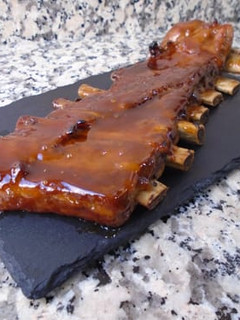 Una foto de Costillas de cerdo al horno con salsa de mandarina