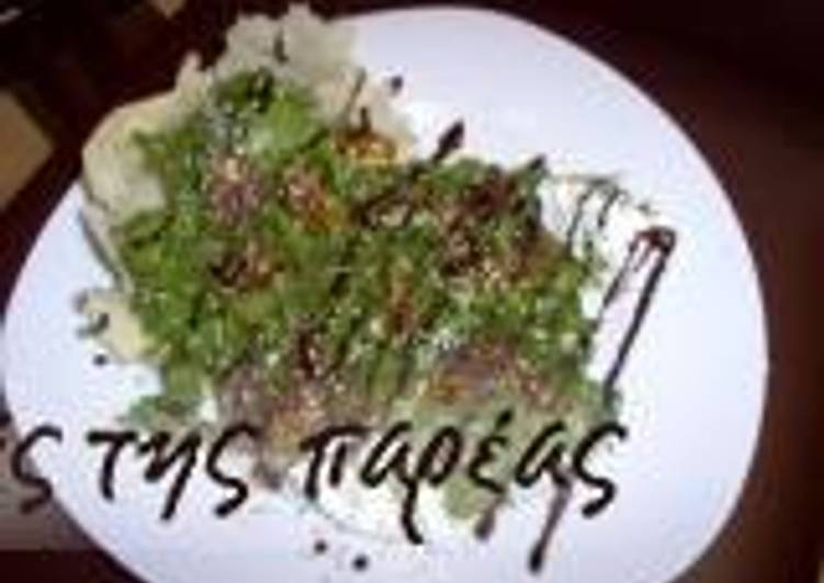 Recipe of Super Quick Homemade Arugula with caramelised figs in a parmesan nest