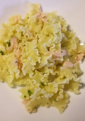 A picture of Pasta with salmon and salsa verde.