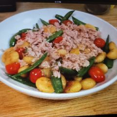 A picture of Fresh gnocchi Di batate with tuna.