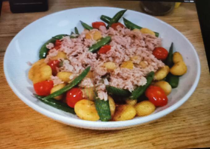 Steps to Make Award-winning Fresh gnocchi Di batate with tuna