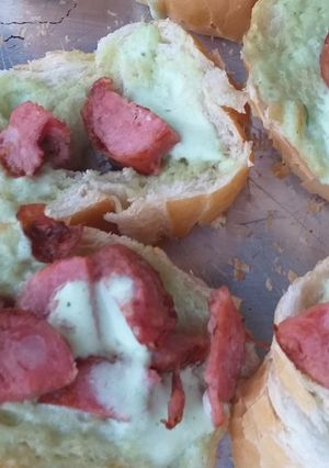 Foto de Torrada ao molho de alho e pedaços de calabresa