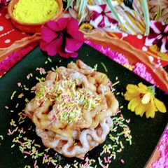 A picture of Mexican bunuelos.