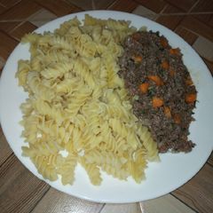 A picture of Macoroni with minced meat stew.