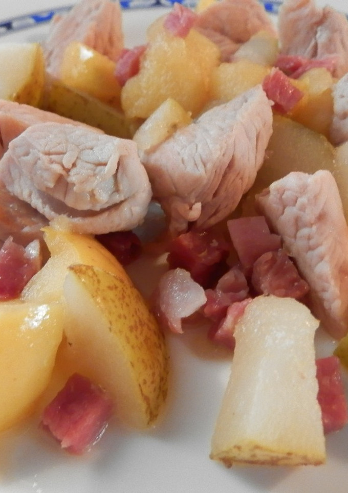 Una foto de Solomillo de pavo con pera y manzana
