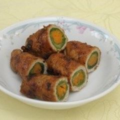 A picture of Meat wrapped lettuce.
