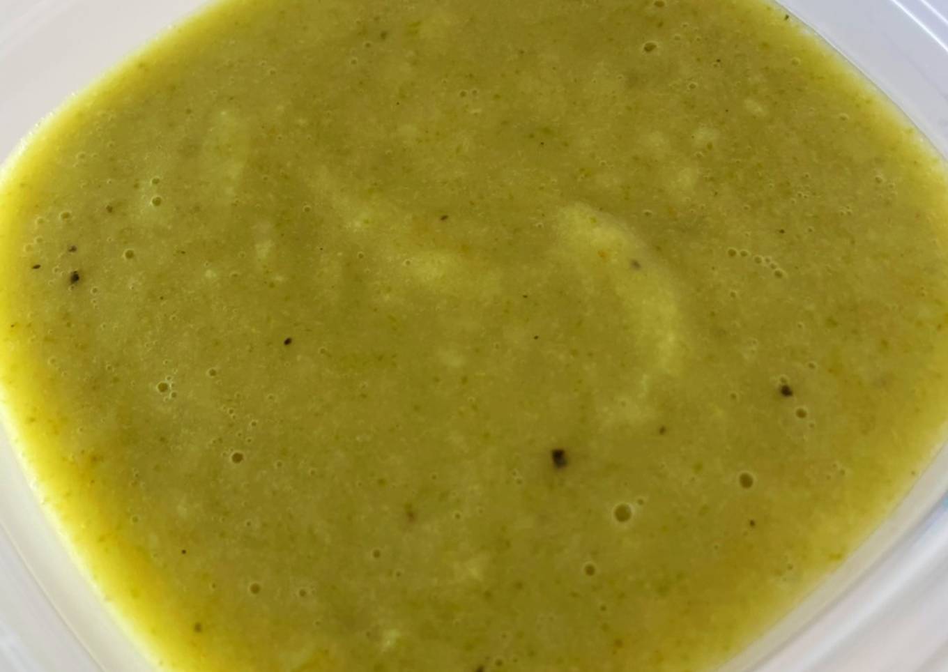 Crema de calabacín y puerro con queso de cabra