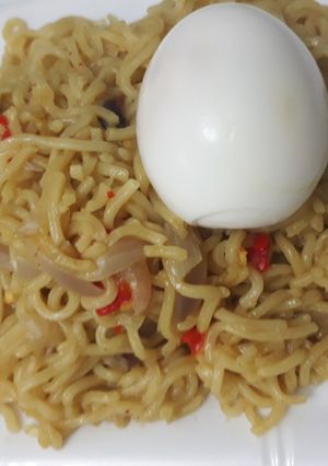 A picture of Noddles and egg.