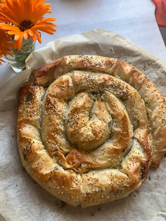 Una foto de Spanakopita de temporada