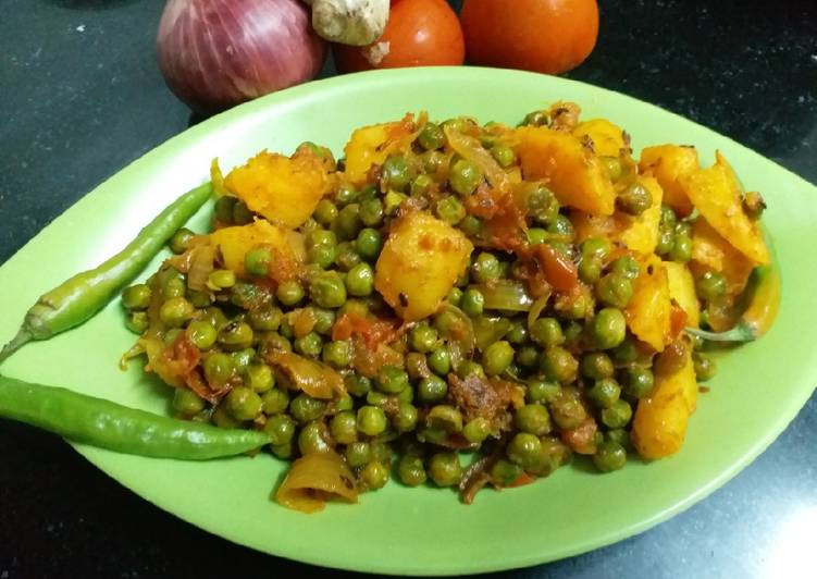 Steps to Make Speedy Aloo mater dry veg masala