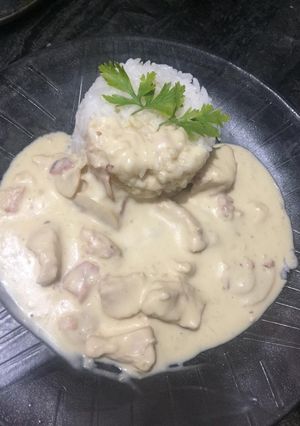 Una foto de Strogonof de pollo