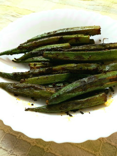 सूखा मसाला भरवा भिंडी (sukha masala bharwa bhindi recipe in Hindi) रेसिपी मुख्य फोटो