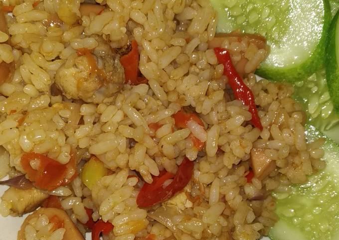 Cara membuat Nasi goreng ayam dan sosis ala anak kos Cara membuat Nasi goreng ayam dan sosis ala anak kos