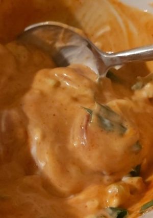 A picture of My chunky sriracha mayo.