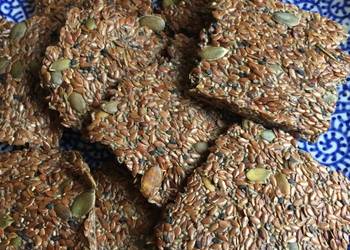 How to Prepare Perfect Middle Eastern Flax Seed Crackers