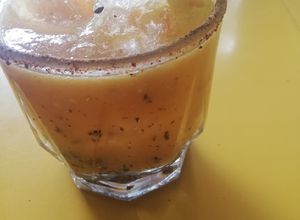 Una foto de Prepara de maracuyá a base de mezcal