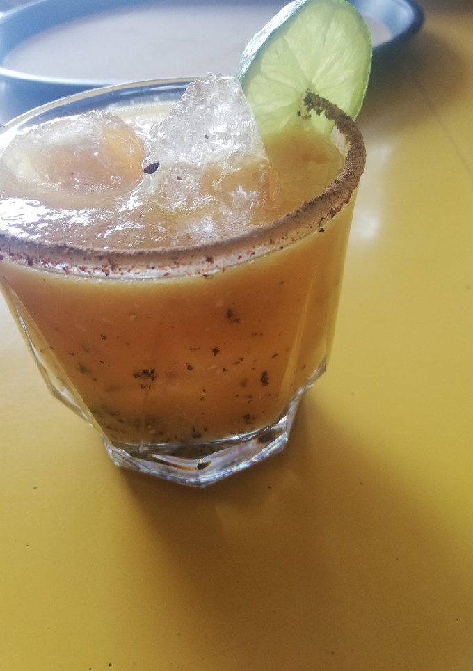 Una foto de Prepara de maracuyá a base de mezcal