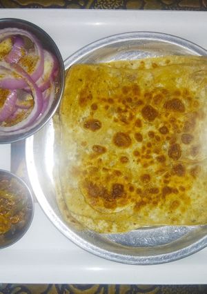 A picture of Roasted Gram flour potato stuffed paratha.