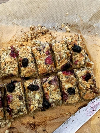 Recipe Healthy flapjacks with chia seeds, fruit and peanut butter the So Delicious Really delicious