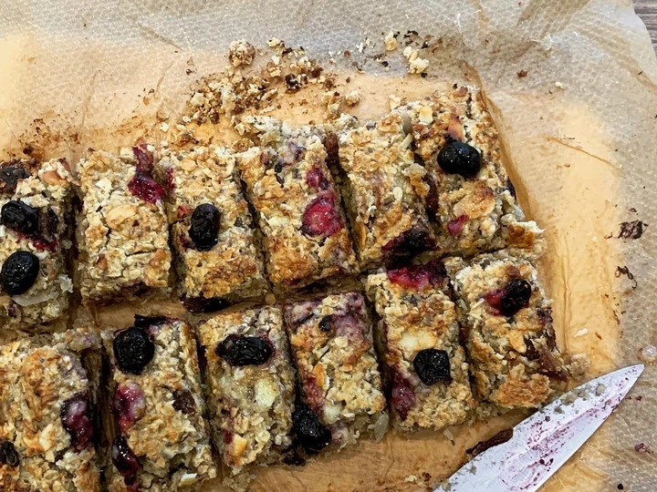 Recipe Healthy flapjacks with chia seeds, fruit and peanut butter the So Delicious Really delicious