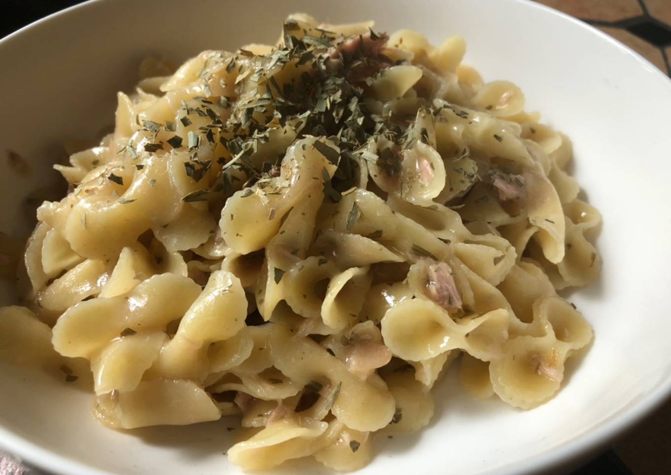 Pasta with tuna and tarragon