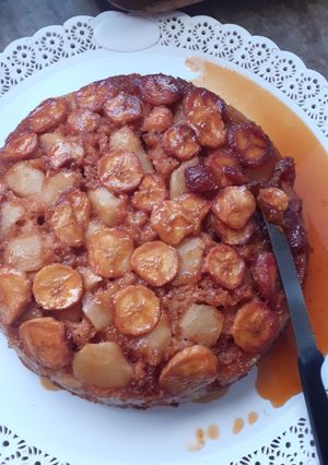 Una foto de Torta multifruta invertida