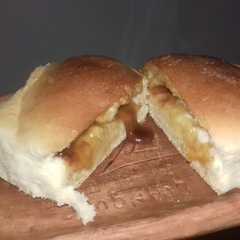 Una foto de Pan relleno de dulce de batata y membrillo