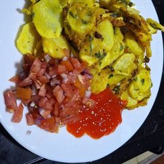 Crispy potatoes with Kachumbari A picture of Crispy potatoes with Kachumbari.