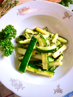 新鮮香料櫛瓜 - 簡易家常菜 的食譜成品照片