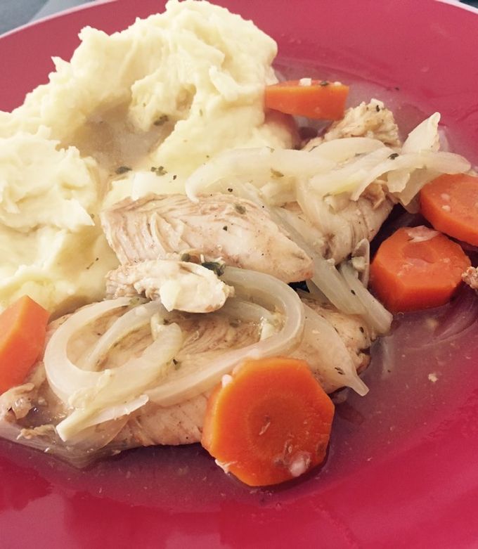 Una foto de Pollo al jugo con Puré