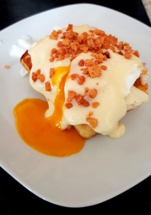 A picture of My poahed Egg, Hallumi and Bacon Crisp. 👍.