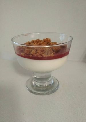 Foto principal de Tarta de queso con crujiente de galleta en copa