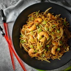 A picture of King Prawn Chow Mein.