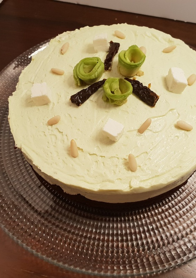 Una foto de Cheesecake de aguacate, queso y piñones con Thermomix