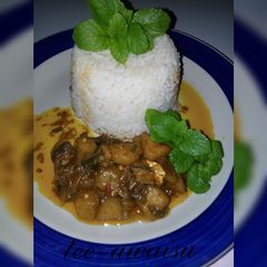 A picture of White rice with potatoes sauce.