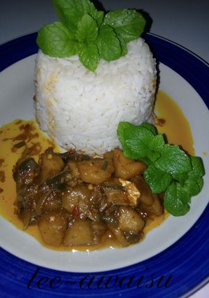 A picture of White rice with potatoes sauce.