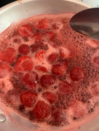 Langkah Mudah untuk Menyiapkan Resep Selai stroberi 🍓 (strawberry jam) yang Bisa Manjain Lidah Anti Ribet, Lezat