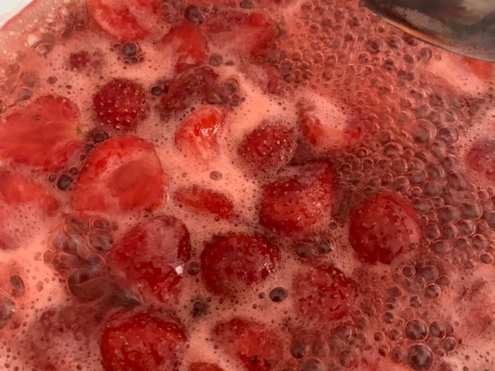 Langkah Mudah untuk Menyiapkan Resep Selai stroberi 🍓 (strawberry jam) yang Bisa Manjain Lidah Anti Ribet, Lezat