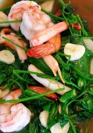 รูปของ ยอดมะระผัดกุ้งสด