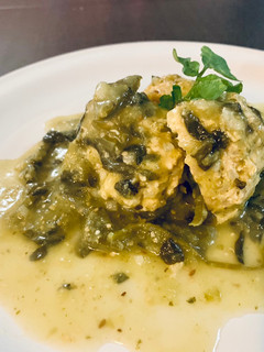 Una foto de Albóndigas de pollo en salsa verde con verdolagas