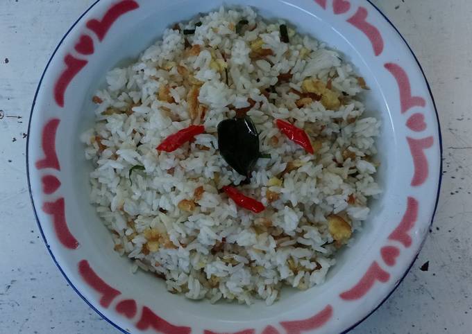 104. Nasi Goreng Daun Jeruk