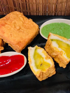 A picture of Bread pakora.
