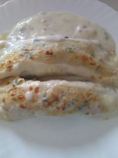 Una foto de Crepes con bechamel rellenas de pollo y champiñón