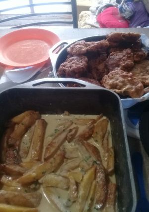 Una foto de Marineras con papas a la española😍