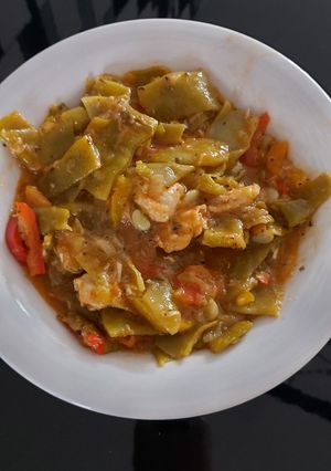 O poză a rețetei Fasole verde scăzută cu piept pui și legume.